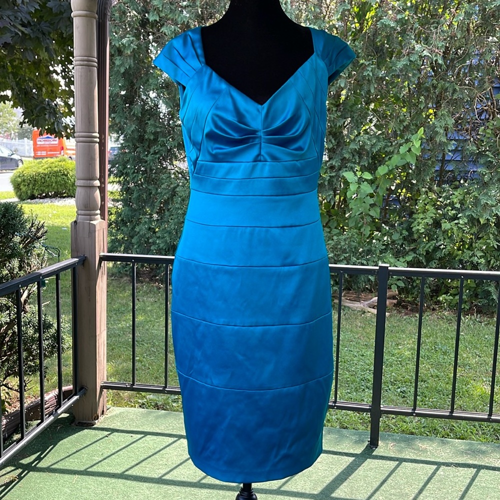 Signature by Sangria size 8 Vibrant Blue Cap Sleeve Dress